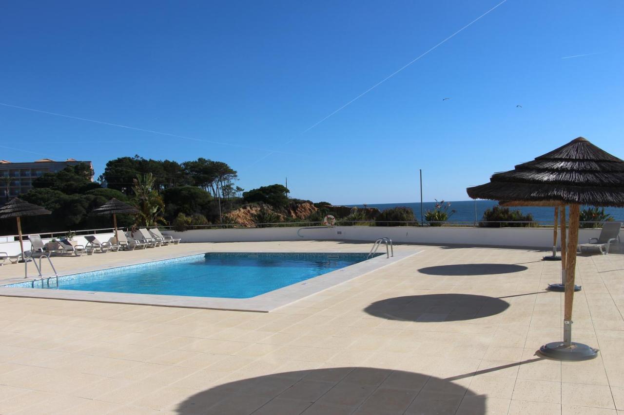 Logement entier piscine et mer 1 chambre Appartement Olhos de Agua  Buitenkant foto