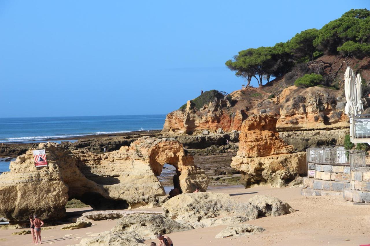 Logement entier piscine et mer 1 chambre Appartement Olhos de Agua  Buitenkant foto